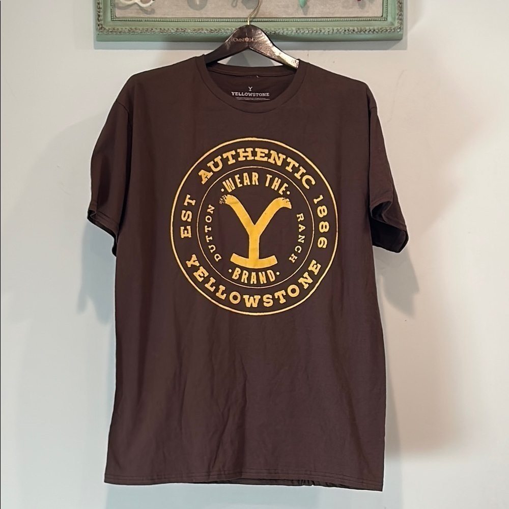 Yellowstone Dutton Ranch 1886 Brown T-Shirt with Gold Logo unisex adult large